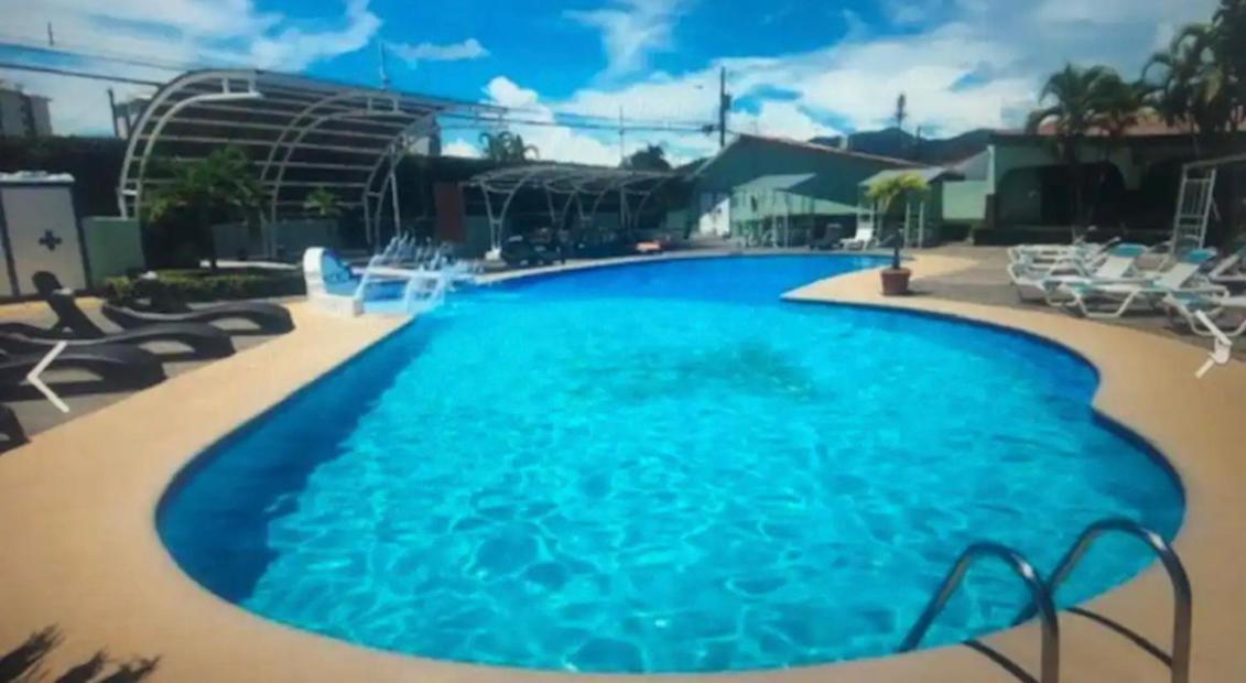 Enchanting 3 Bedroom 2 Bath In The Heart Of Apartment