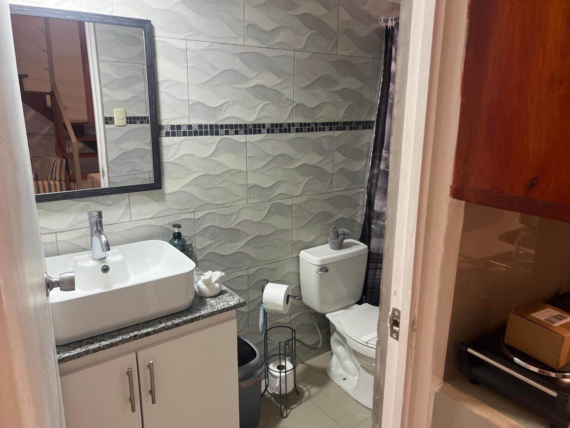 Enchanting 3 Bedroom 2 Bath In The Heart Of *