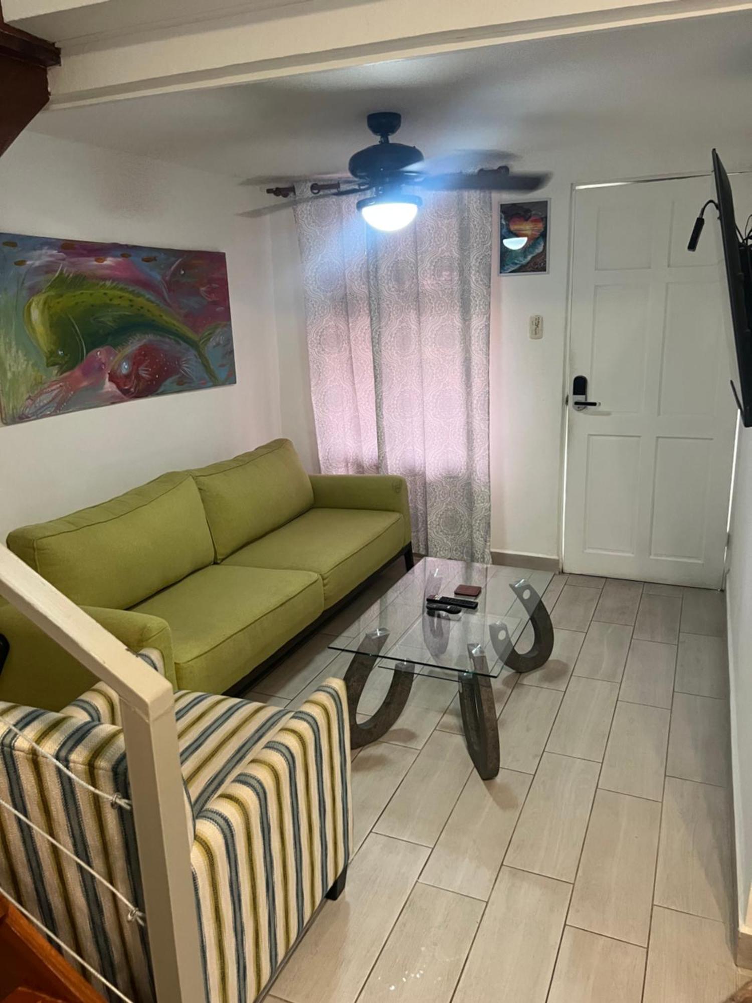 Enchanting 3 Bedroom 2 Bath In The Heart Of Apartment *